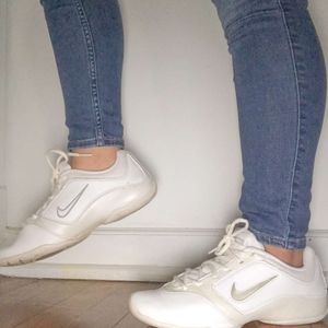 Nike cheer shoes